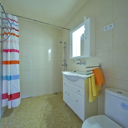 Hotel 241a - Four Bedroom 2*
